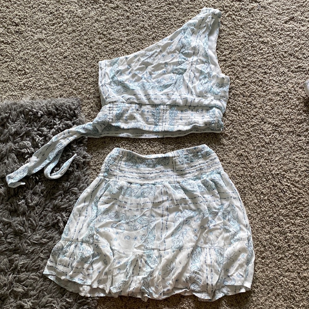 Never worn bandana pattern set